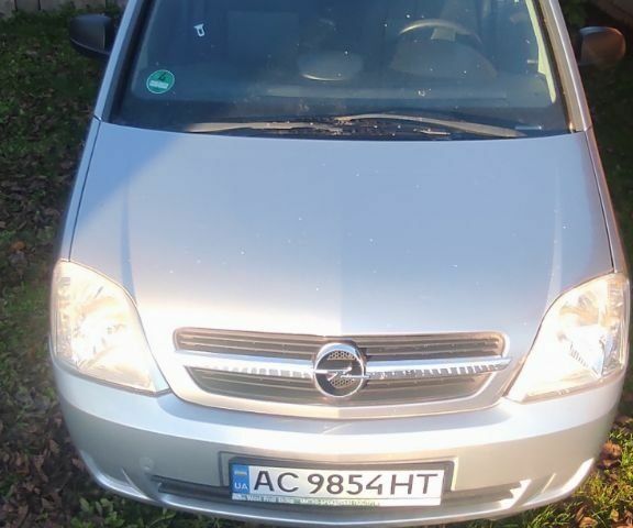 Серый Опель Мерива, объемом двигателя 1.6 л и пробегом 218 тыс. км за 3200 $, фото 1 на Automoto.ua