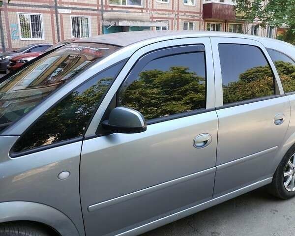 Сірий Опель Меріва, об'ємом двигуна 1.6 л та пробігом 200 тис. км за 5000 $, фото 1 на Automoto.ua