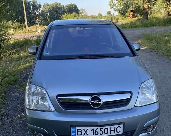 Серый Опель Мерива, объемом двигателя 1.6 л и пробегом 212 тыс. км за 5000 $, фото 1 на Automoto.ua