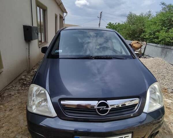 Серый Опель Мерива, объемом двигателя 1.69 л и пробегом 187 тыс. км за 4800 $, фото 1 на Automoto.ua