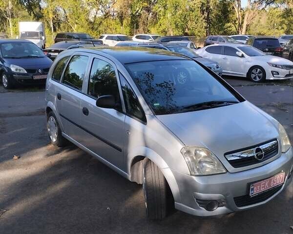 Серый Опель Мерива, объемом двигателя 1.4 л и пробегом 206 тыс. км за 4500 $, фото 1 на Automoto.ua