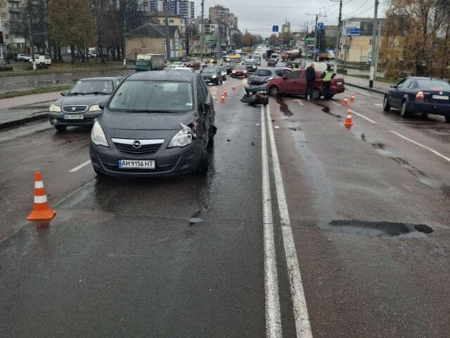 Сірий Опель Меріва, об'ємом двигуна 1.4 л та пробігом 220 тис. км за 3000 $, фото 1 на Automoto.ua