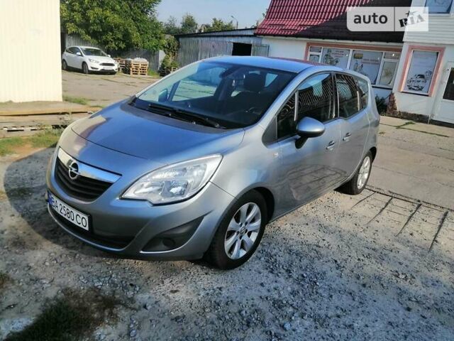 Серый Опель Мерива, объемом двигателя 1.25 л и пробегом 300 тыс. км за 5500 $, фото 1 на Automoto.ua