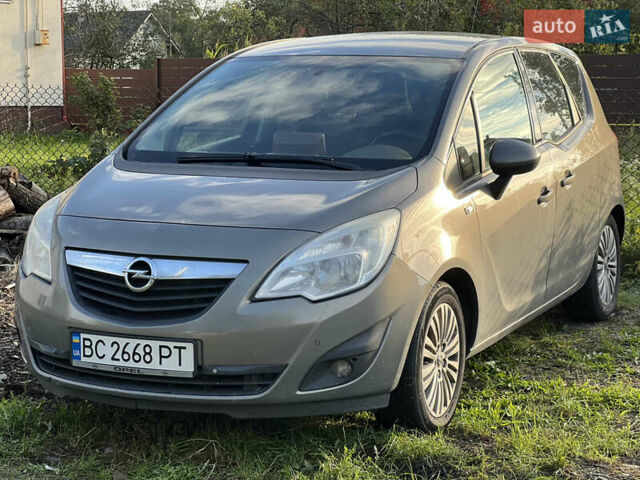 Серый Опель Мерива, объемом двигателя 1.69 л и пробегом 316 тыс. км за 5800 $, фото 1 на Automoto.ua