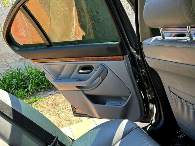 Синий Опель Мерива, объемом двигателя 1.7 л и пробегом 249 тыс. км за 3600 $, фото 1 на Automoto.ua