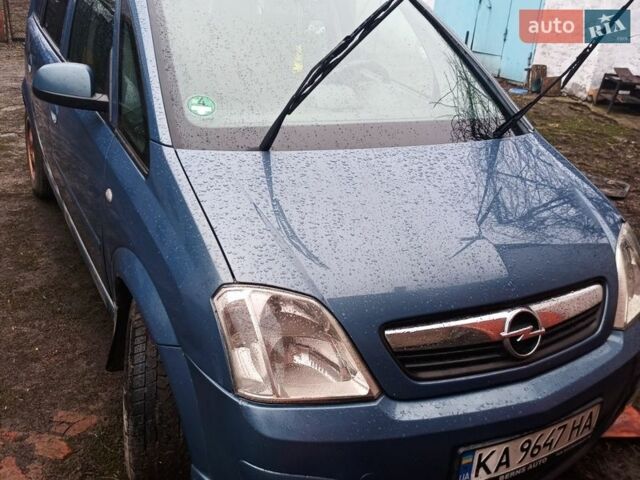 Синий Опель Мерива, объемом двигателя 1.6 л и пробегом 320 тыс. км за 3500 $, фото 1 на Automoto.ua