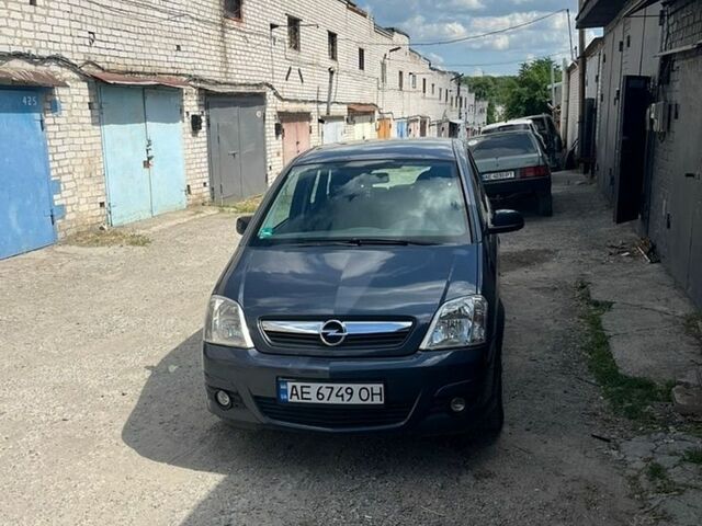 Синий Опель Мерива, объемом двигателя 1.6 л и пробегом 285 тыс. км за 3700 $, фото 1 на Automoto.ua