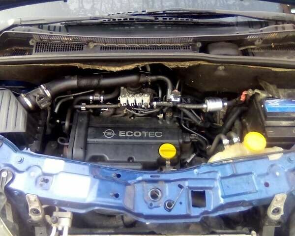 Синий Опель Мерива, объемом двигателя 1.36 л и пробегом 243 тыс. км за 4500 $, фото 1 на Automoto.ua