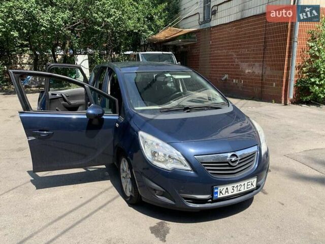 Синий Опель Мерива, объемом двигателя 1.36 л и пробегом 236 тыс. км за 6000 $, фото 1 на Automoto.ua