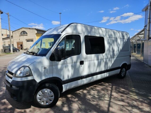 Белый Опель Movano, объемом двигателя 2.5 л и пробегом 242 тыс. км за 9000 $, фото 1 на Automoto.ua