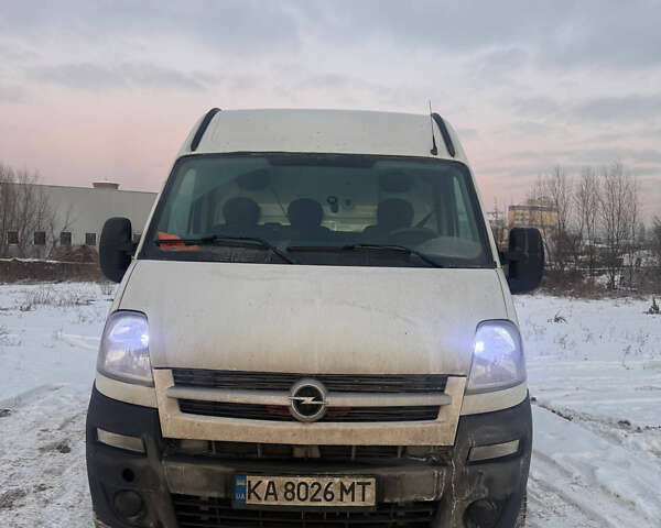 Белый Опель Movano, объемом двигателя 2.5 л и пробегом 480 тыс. км за 6500 $, фото 1 на Automoto.ua