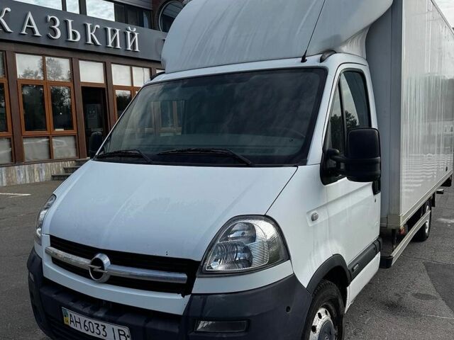 Белый Опель Movano, объемом двигателя 2.5 л и пробегом 324 тыс. км за 9100 $, фото 1 на Automoto.ua