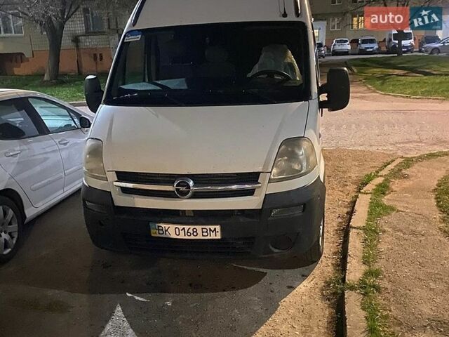 Белый Опель Movano, объемом двигателя 2.46 л и пробегом 400 тыс. км за 5600 $, фото 1 на Automoto.ua