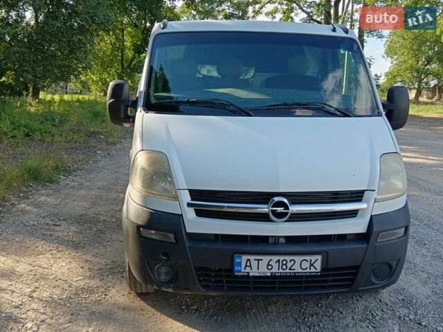 Белый Опель Movano, объемом двигателя 2.5 л и пробегом 413 тыс. км за 5800 $, фото 1 на Automoto.ua