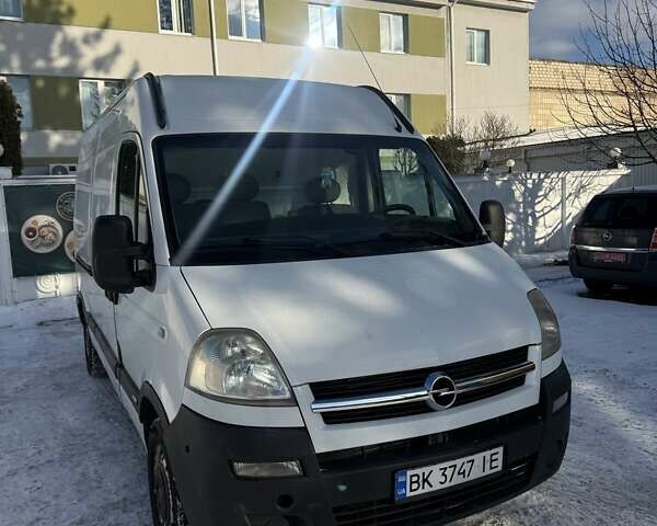 Белый Опель Movano, объемом двигателя 2.5 л и пробегом 250 тыс. км за 7199 $, фото 1 на Automoto.ua