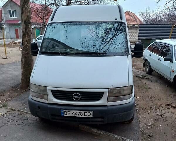 Белый Опель Movano, объемом двигателя 2.5 л и пробегом 390 тыс. км за 5326 $, фото 1 на Automoto.ua