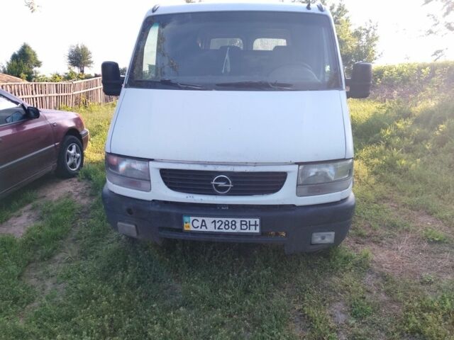 Белый Опель Movano, объемом двигателя 2.5 л и пробегом 460 тыс. км за 2100 $, фото 1 на Automoto.ua