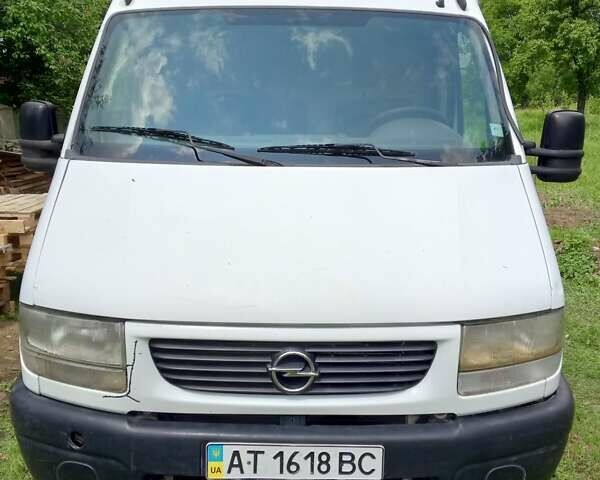 Белый Опель Movano, объемом двигателя 2.2 л и пробегом 220 тыс. км за 3700 $, фото 1 на Automoto.ua