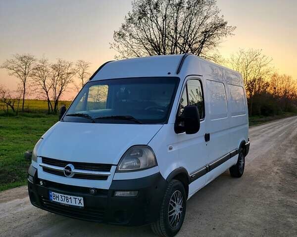 Белый Опель Movano, объемом двигателя 2.5 л и пробегом 250 тыс. км за 4999 $, фото 1 на Automoto.ua