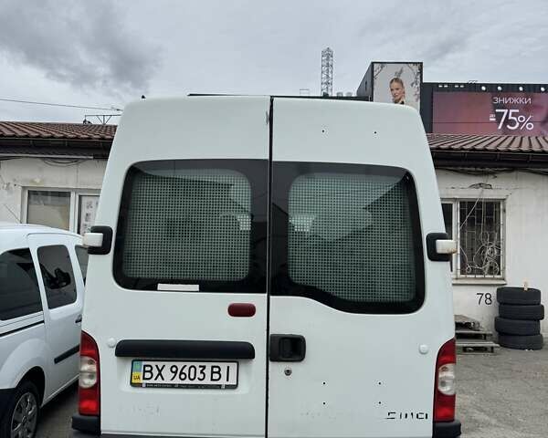 Белый Опель Movano, объемом двигателя 2.46 л и пробегом 350 тыс. км за 6200 $, фото 1 на Automoto.ua