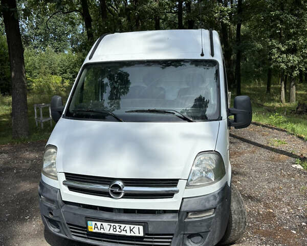 Белый Опель Movano, объемом двигателя 2.5 л и пробегом 411 тыс. км за 7600 $, фото 1 на Automoto.ua