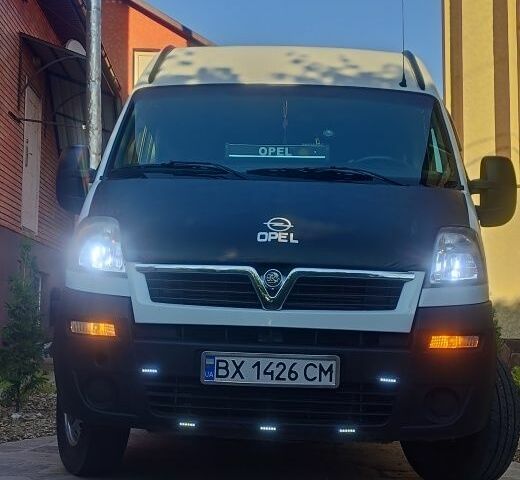 Белый Опель Movano, объемом двигателя 0.25 л и пробегом 250 тыс. км за 8600 $, фото 1 на Automoto.ua