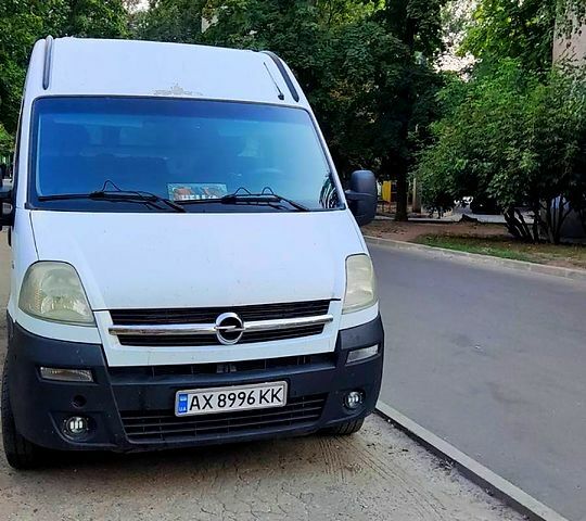 Белый Опель Movano, объемом двигателя 2.5 л и пробегом 400 тыс. км за 3500 $, фото 1 на Automoto.ua