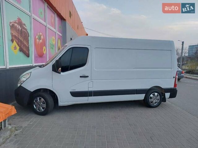 Белый Опель Movano, объемом двигателя 2.3 л и пробегом 250 тыс. км за 15000 $, фото 1 на Automoto.ua
