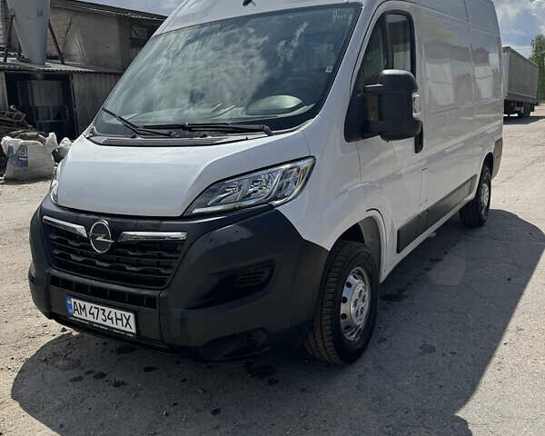 Белый Опель Movano, объемом двигателя 2.2 л и пробегом 12 тыс. км за 26700 $, фото 1 на Automoto.ua