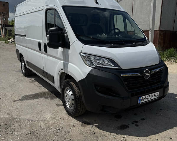Білий Опель Movano, об'ємом двигуна 2.2 л та пробігом 12 тис. км за 25700 $, фото 1 на Automoto.ua