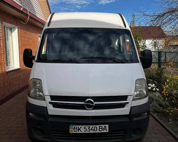 Белый Опель Movano, объемом двигателя 2.5 л и пробегом 372 тыс. км за 6700 $, фото 1 на Automoto.ua
