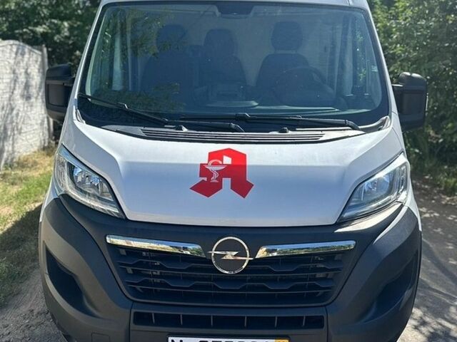 Белый Опель Movano, объемом двигателя 2.2 л и пробегом 400 тыс. км за 20000 $, фото 1 на Automoto.ua