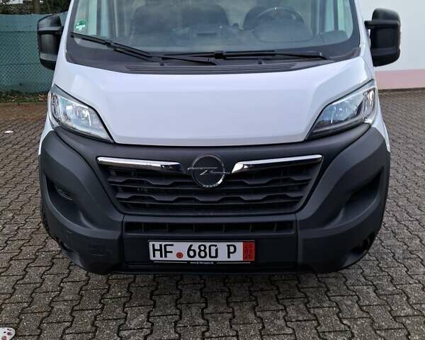 Белый Опель Movano, объемом двигателя 2.3 л и пробегом 108 тыс. км за 23000 $, фото 1 на Automoto.ua