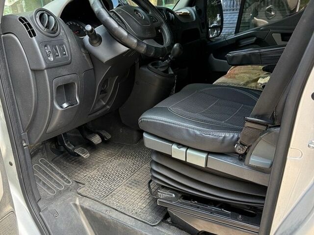 Серый Опель Movano, объемом двигателя 2.3 л и пробегом 350 тыс. км за 17000 $, фото 1 на Automoto.ua