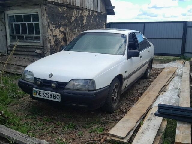 Белый Опель Омега, объемом двигателя 2 л и пробегом 1 тыс. км за 600 $, фото 1 на Automoto.ua