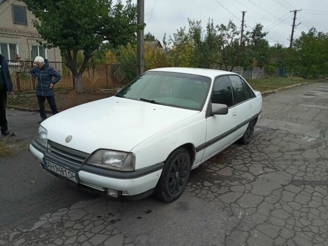 Белый Опель Омега, объемом двигателя 1.8 л и пробегом 2 тыс. км за 946 $, фото 1 на Automoto.ua