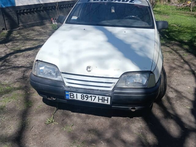 Білий Опель Омега, об'ємом двигуна 1.8 л та пробігом 1000 тис. км за 1000 $, фото 1 на Automoto.ua