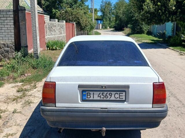 Белый Опель Омега, объемом двигателя 2 л и пробегом 2 тыс. км за 1235 $, фото 1 на Automoto.ua