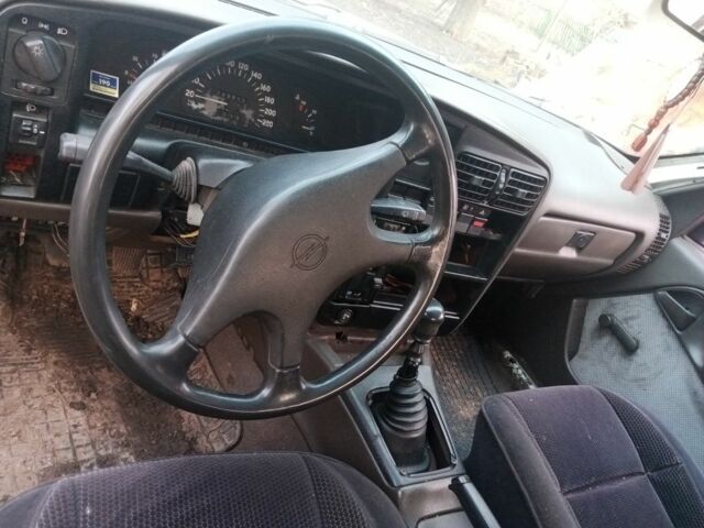 Белый Опель Омега, объемом двигателя 0 л и пробегом 222 тыс. км за 685 $, фото 1 на Automoto.ua