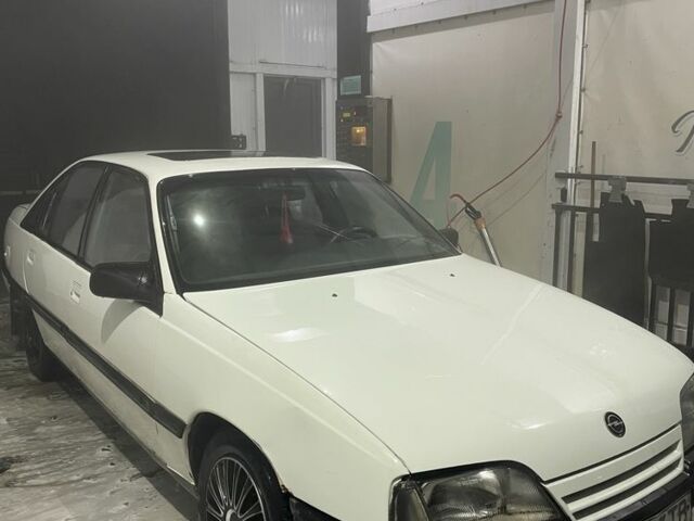 Білий Опель Омега, об'ємом двигуна 1.8 л та пробігом 100 тис. км за 650 $, фото 1 на Automoto.ua