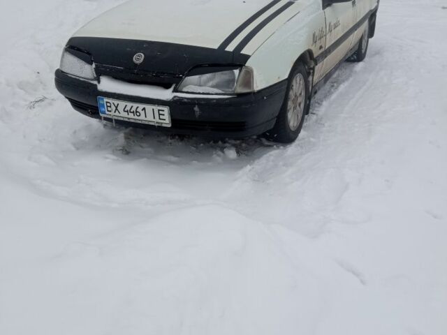 Белый Опель Омега, объемом двигателя 2 л и пробегом 350 тыс. км за 900 $, фото 1 на Automoto.ua