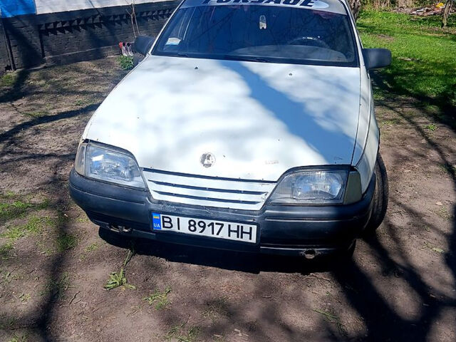 Белый Опель Омега, объемом двигателя 1.8 л и пробегом 0 тыс. км за 1000 $, фото 1 на Automoto.ua