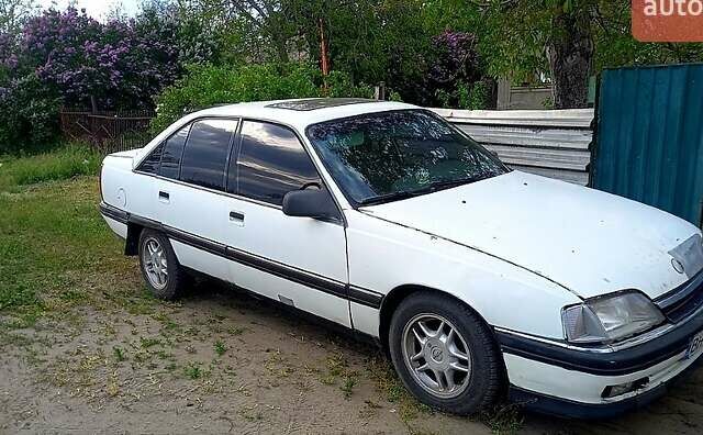 Белый Опель Омега, объемом двигателя 2 л и пробегом 299 тыс. км за 1100 $, фото 1 на Automoto.ua