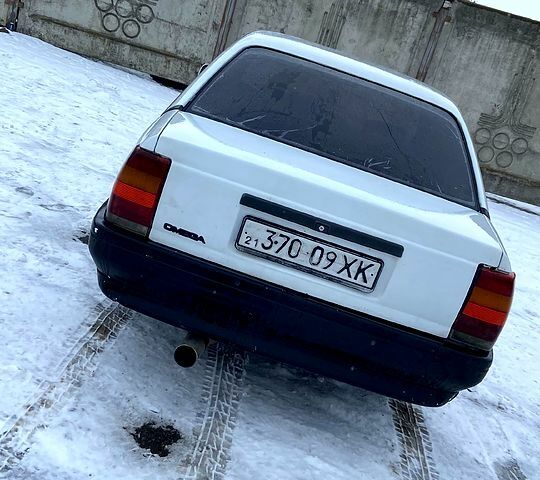 Білий Опель Омега, об'ємом двигуна 1.8 л та пробігом 200 тис. км за 1150 $, фото 1 на Automoto.ua