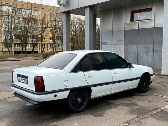 Белый Опель Омега, объемом двигателя 1.8 л и пробегом 202 тыс. км за 1000 $, фото 1 на Automoto.ua