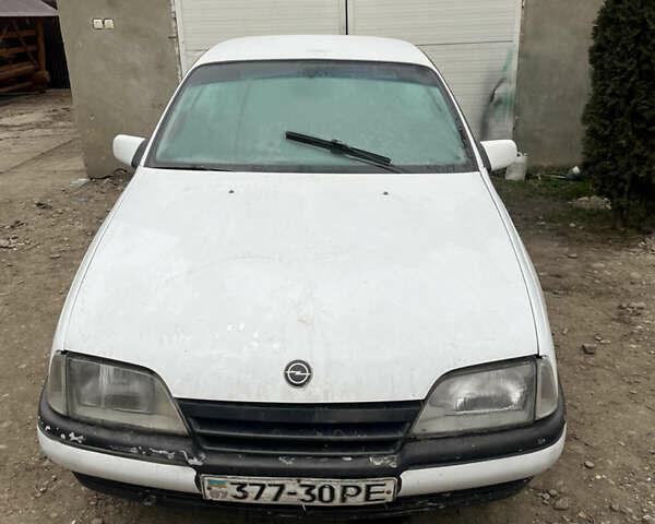 Белый Опель Омега, объемом двигателя 0 л и пробегом 300 тыс. км за 800 $, фото 1 на Automoto.ua