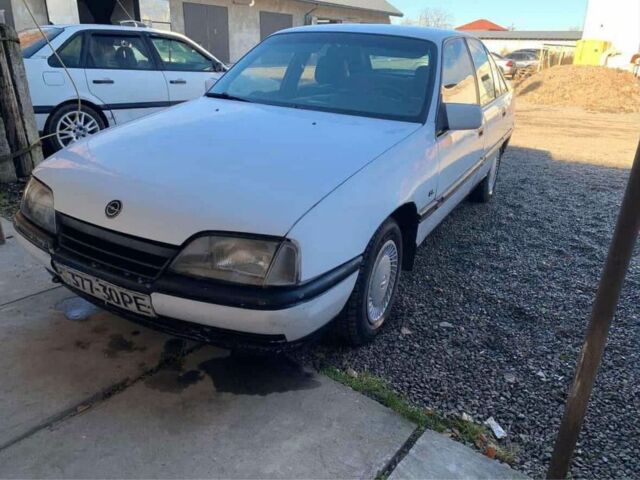 Белый Опель Омега, объемом двигателя 2 л и пробегом 300 тыс. км за 800 $, фото 1 на Automoto.ua