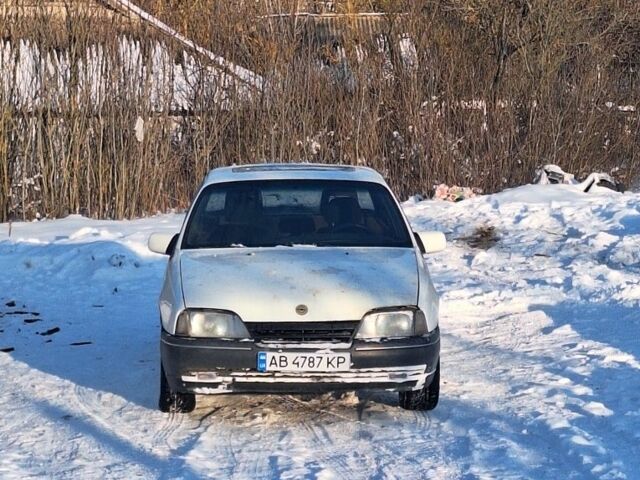Белый Опель Омега, объемом двигателя 2 л и пробегом 555 тыс. км за 750 $, фото 1 на Automoto.ua