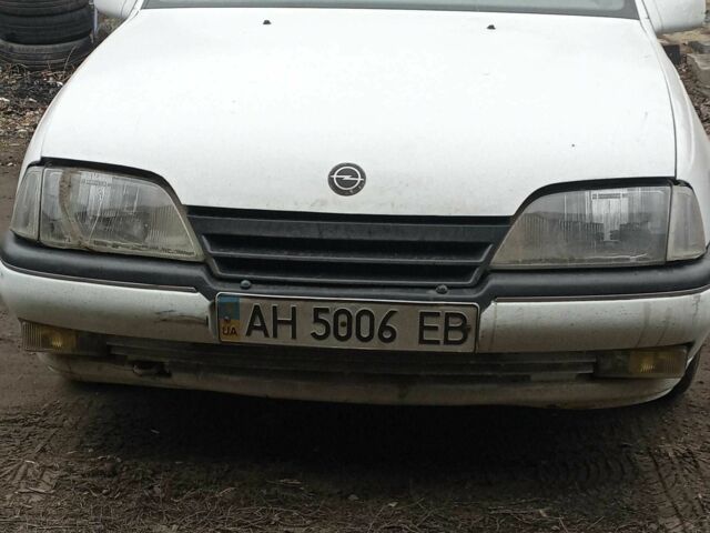 Белый Опель Омега, объемом двигателя 1.8 л и пробегом 3 тыс. км за 1174 $, фото 1 на Automoto.ua