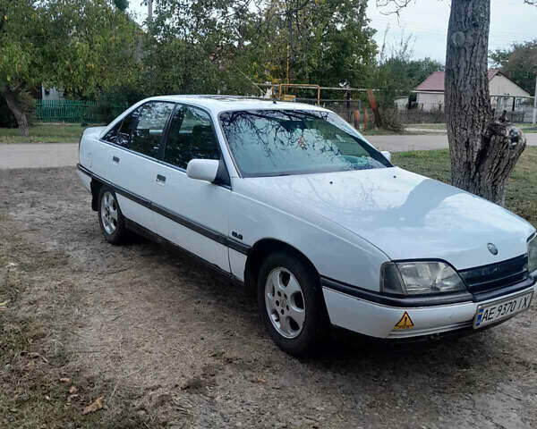Белый Опель Омега, объемом двигателя 2 л и пробегом 260 тыс. км за 1800 $, фото 1 на Automoto.ua
